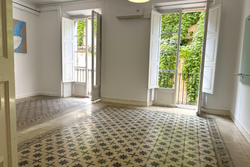 2. Salon