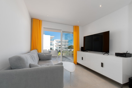 Moderne Wohnung mit zwei Terrassen und Gemeinschaftspool fussläufig zum Hafen in Cala d'Or