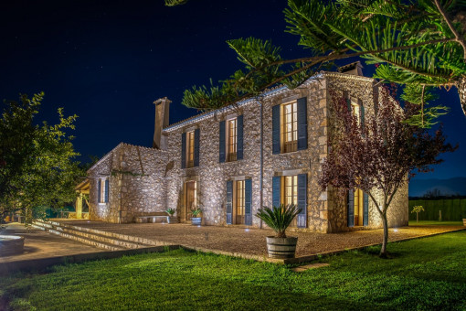 Charmante, im mallorquinischen Stil renovierte Finca in fußläufiger Nähe zum Dorfzentrum von Binissalem verfügbar ab 01. August