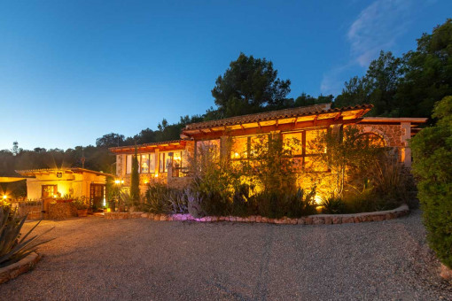 Finca-bei-Nacht