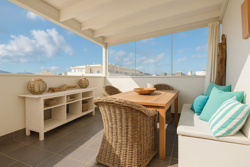Sitzbereich der überachten Terrasse