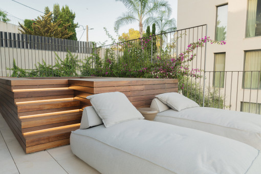 Terrasse mit Meerblick und Pool