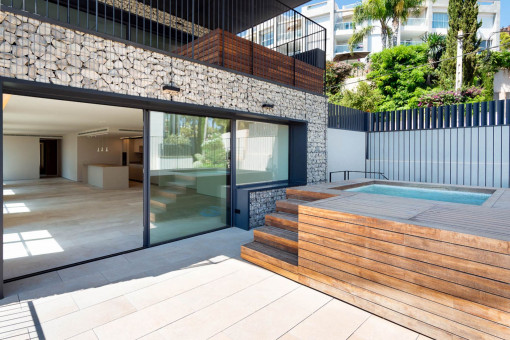Luxus-Apartment mit Terrasse, privatem Pool & Meerblick, in Cala Mayor