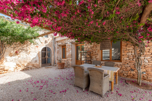Charmantes Dorfhaus mit Pool in Es Llombards