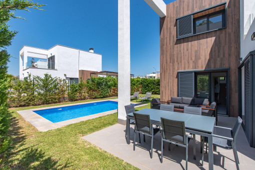 Terrasse mit Pool