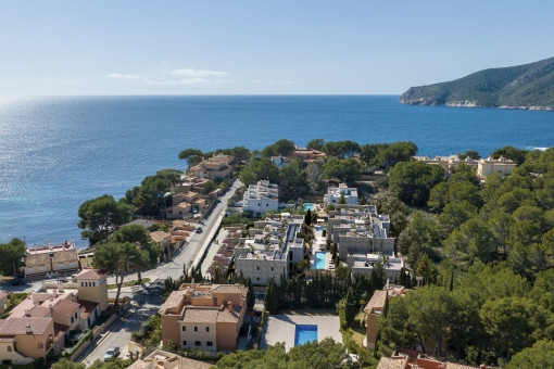 Lebensqualität pur: Stilvolles Duplex mit Garten und Panoramadachterrasse in Sant Elm