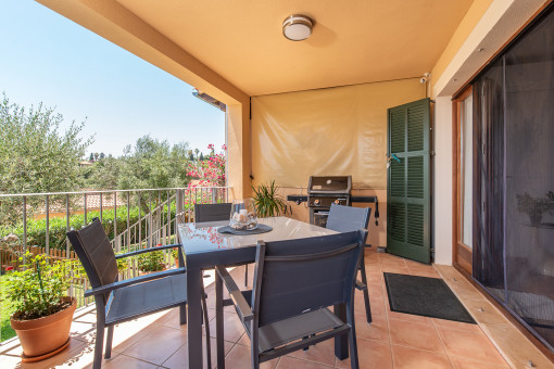 Terrasse mit Zugang zum Garten