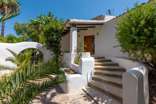 Haupteingang zur Villa 