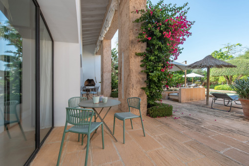 Terrasse mit Kamin