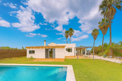 Idyllische Finca mit Pool, Gästehaus und traumhafter Aussicht auf die Tramuntana in Sa Pobla