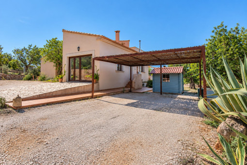 Carport direkt neben dem Haus