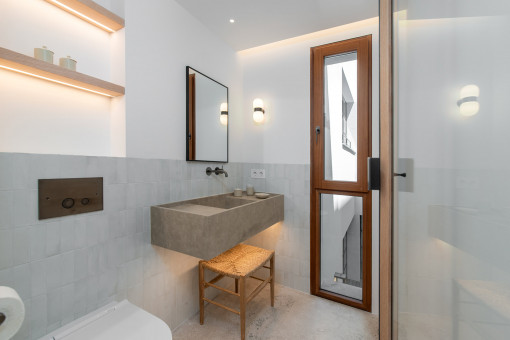 Eines von 4 Badezimmern