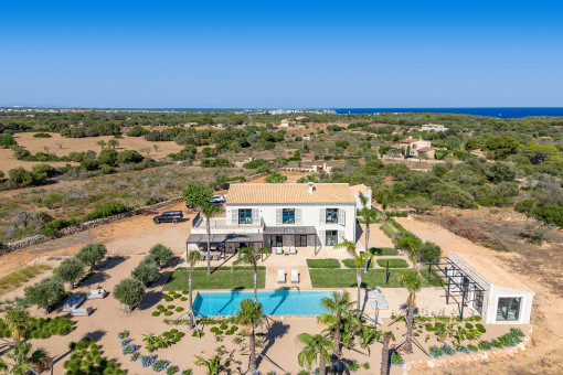 Elegante Design-Finca mit Stil und Meerblick nahe Portocolom