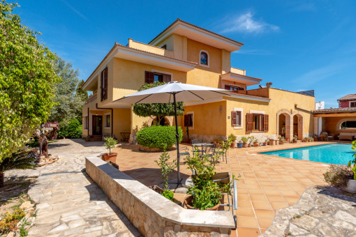 Imposante Villa mit Pool in Küstennähe in Ses Palmeras