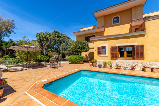 Terrasse mit Pool