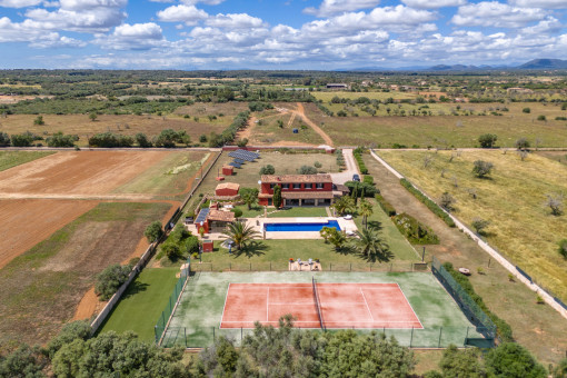 Ruhig gelegene Finca mit Tennisplatz und Weitblick nahe Campos