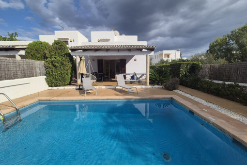 Familienfreundliches Haus in Strandnähe mit Pool und Terrasse in Cala d’Or zur Langzeitmiete