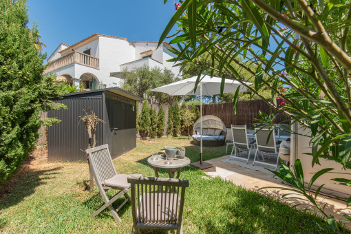 Garten mit mediterraner Bepflanzung