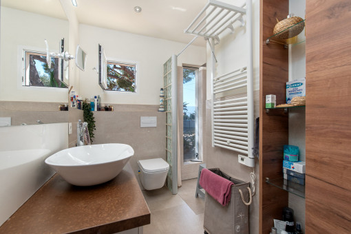 Modernes Badezimmer