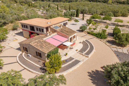 Großzügige autonome Finca in Hügellage mit Blick bis Cabrera bei Porreres