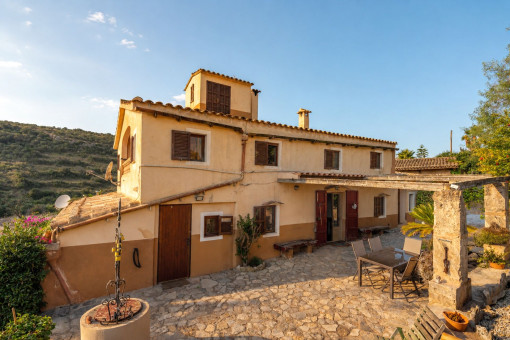 Mediterrane Finca bei Manacor mit Möglichkeit zur Pferdehaltung in idyllischer Natur