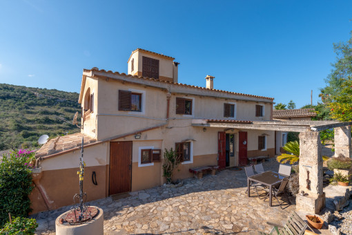 Finca im Naturschutzgebiet mit Palmenhain und Rundumterrassen