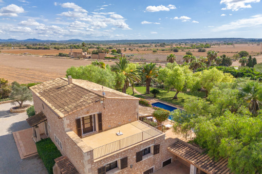 Finca mit Natursteinfassade