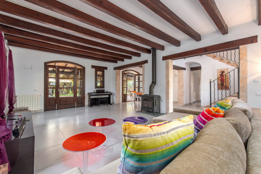 Gemütlicher Wohnbereich mit Kamin