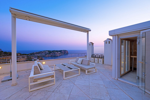 Mediterranes Feeling: Entspannen über den Dächern mit Panoramameerblick