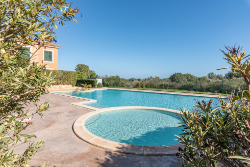 Pool mit Blick ins Grüne