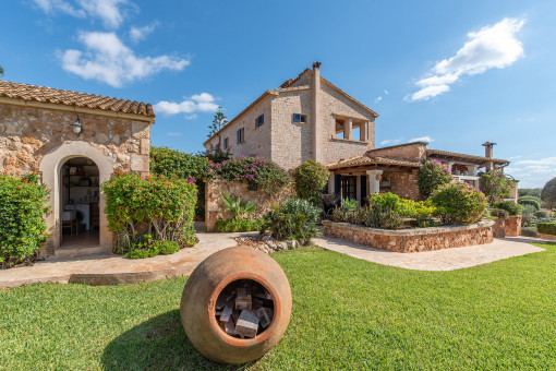 Finca mit Natursteinfassade