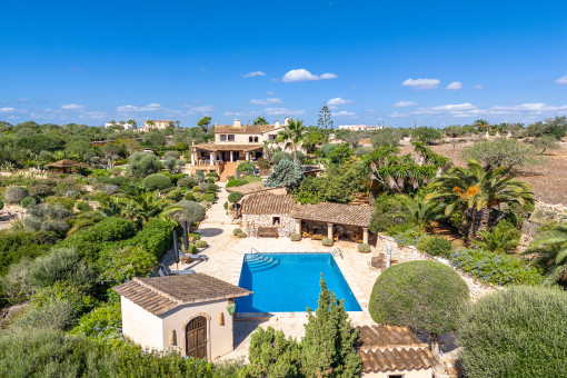 Finca mit eingewachsenem Garten
