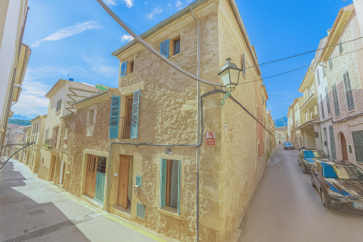 Charmantes Eckhaus im historischen Zentrum von Pollença