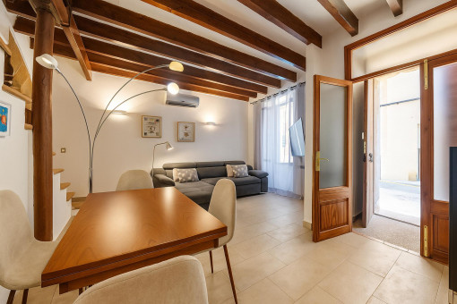 Eingang-, Wohn- und Essbereich