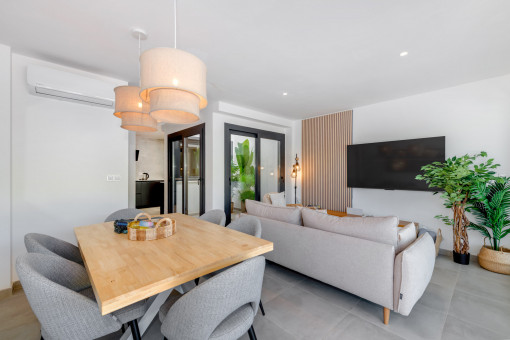 Essbereich mit offener Verbindung zur Küche