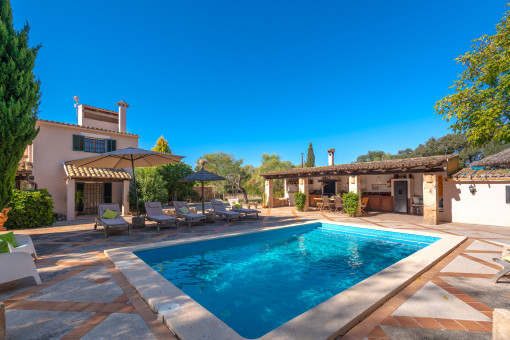 Finca mit Vermietungslizenz, Pool und grosser Sommerküche bei Costix