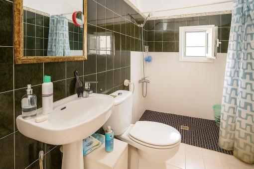 Badezimmer der oberen Wohnung