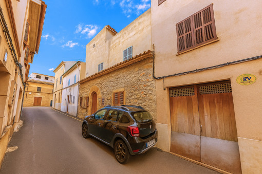 Dorfhaus mit Potenzial in Pollença – zentrumsnah, mit Patio und Dachterrasse