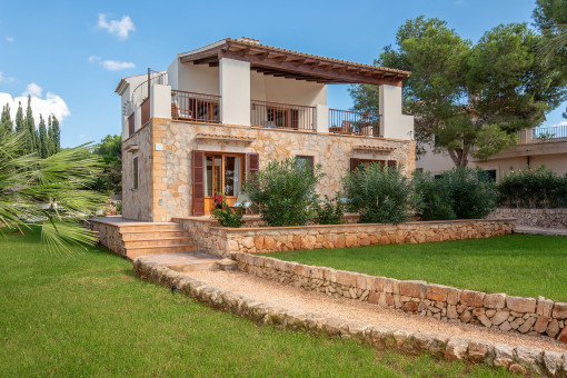 Villa mit Naturstein