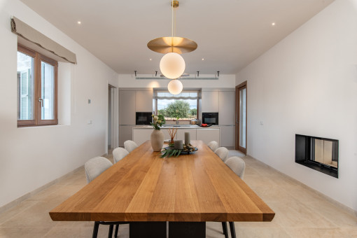 Essbereich mit Kamin