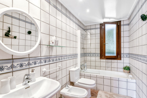 Badezimmer mit Badewanne