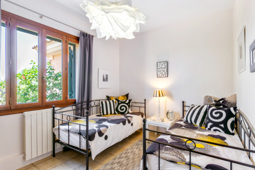 Eines von 4 hellen Schlafzimmern