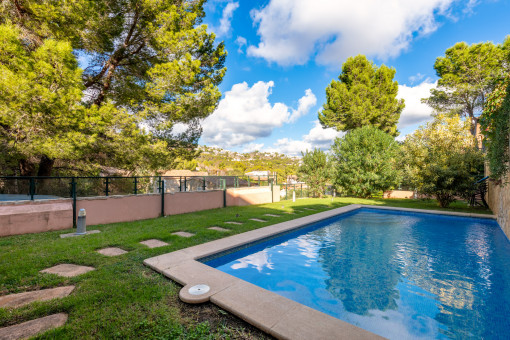 Gemeinschaftsgarten mit Pool