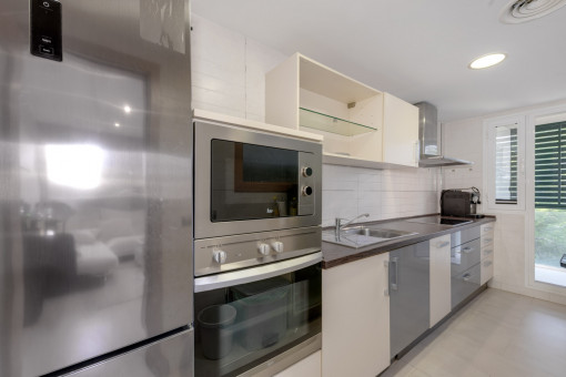 Voll ausgestattete Einbauküche