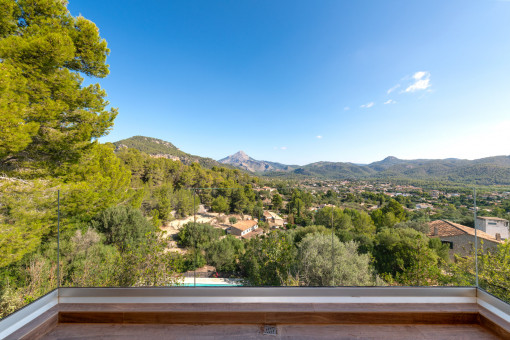 Aussicht von der Terrasse ins Grüne