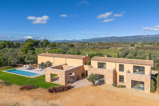 Mediterraner Wohntraum mit Pool und Garage bei Santa Maria