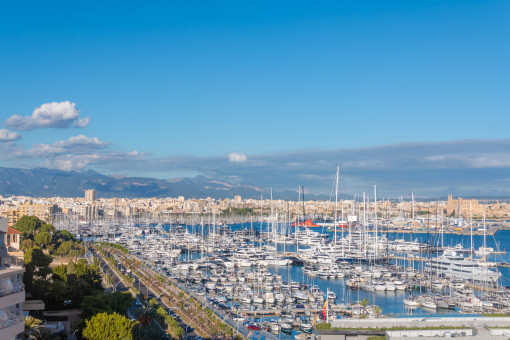 Stilvolle Wohnung mit Meerblick und Pool am Paseo Marítimo