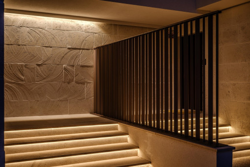 Ausgeleuchterer Eingang