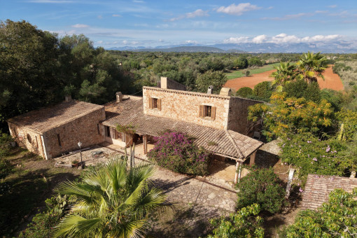 Traditionelles, renovierungsbedürftiges Landhaus mit großem Grundstück und schöner Aussicht in Algaida