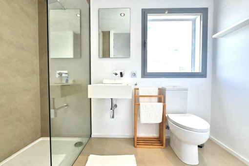 Badezimmer mit Dusche